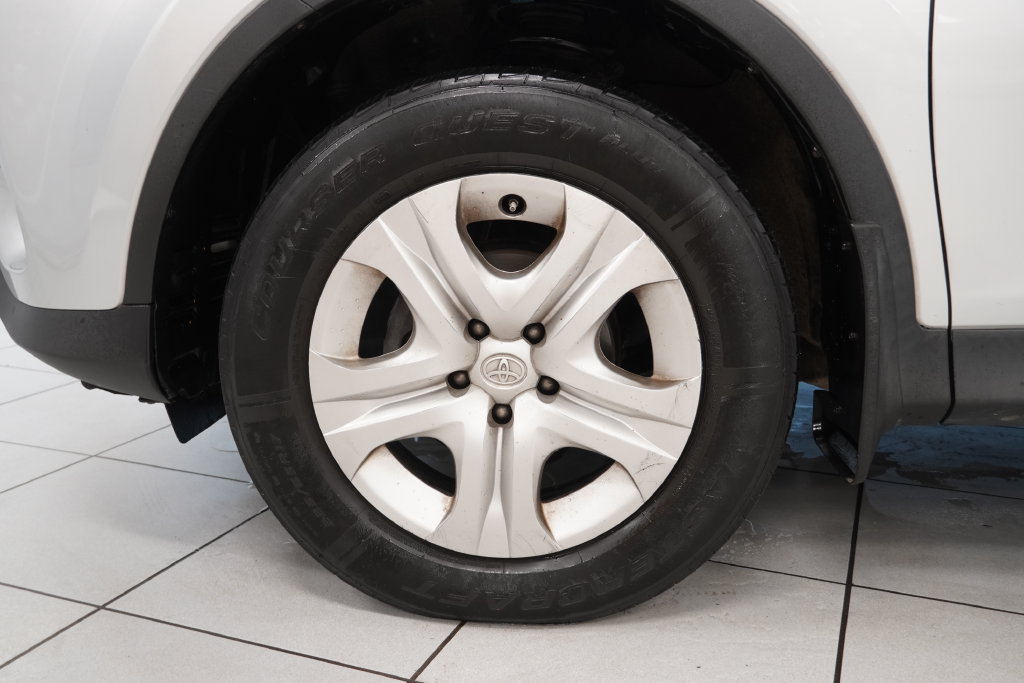 Used 2014 Toyota RAV4 LE AWD/4WD image 15