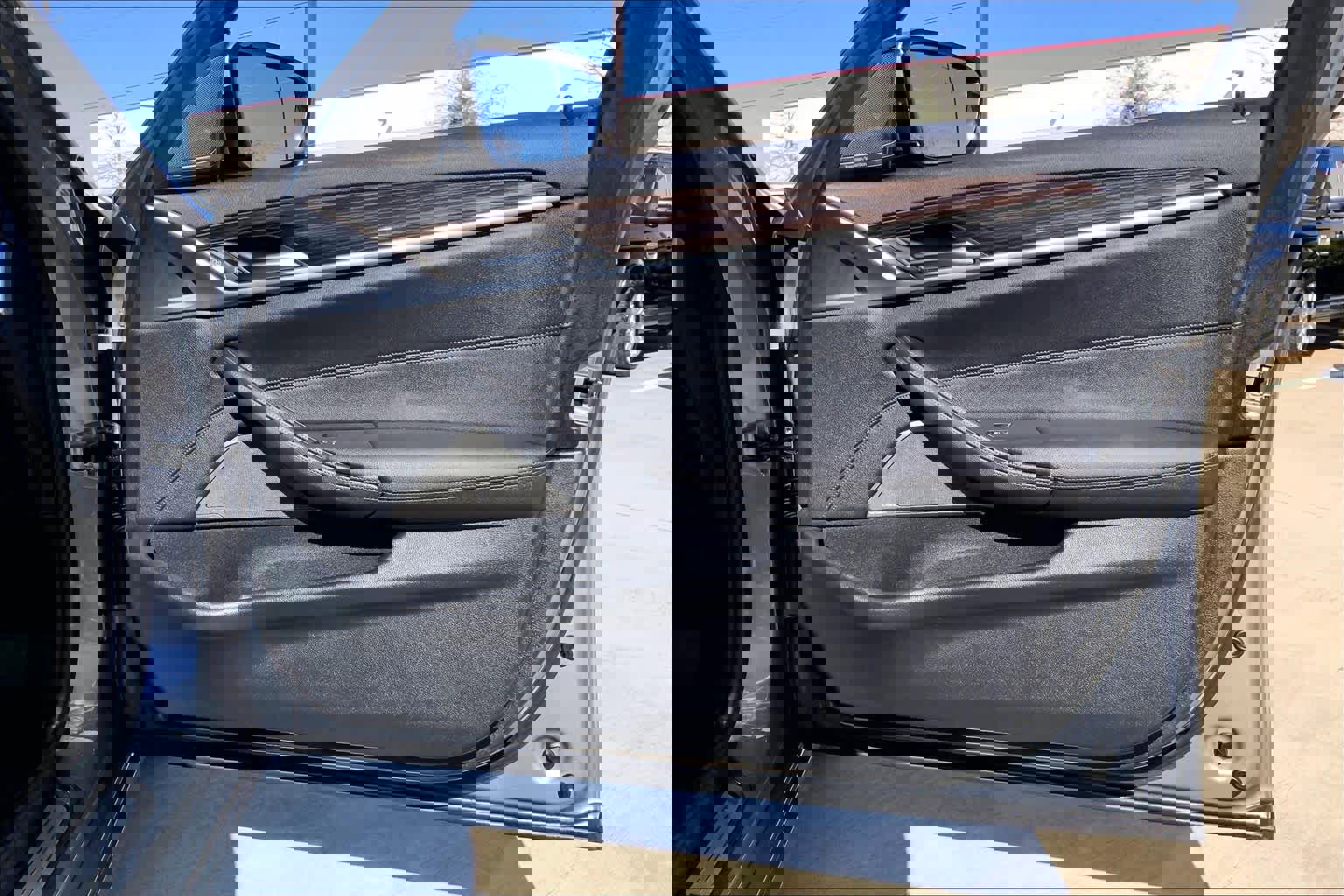 Used 2023 BMW 530i w/ Premium Package image 23