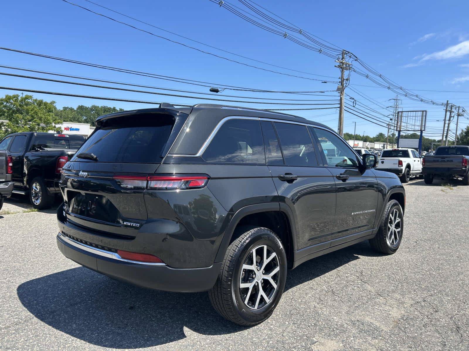 Certified 2024 Jeep Grand Cherokee Limited AWD/4WD image 3