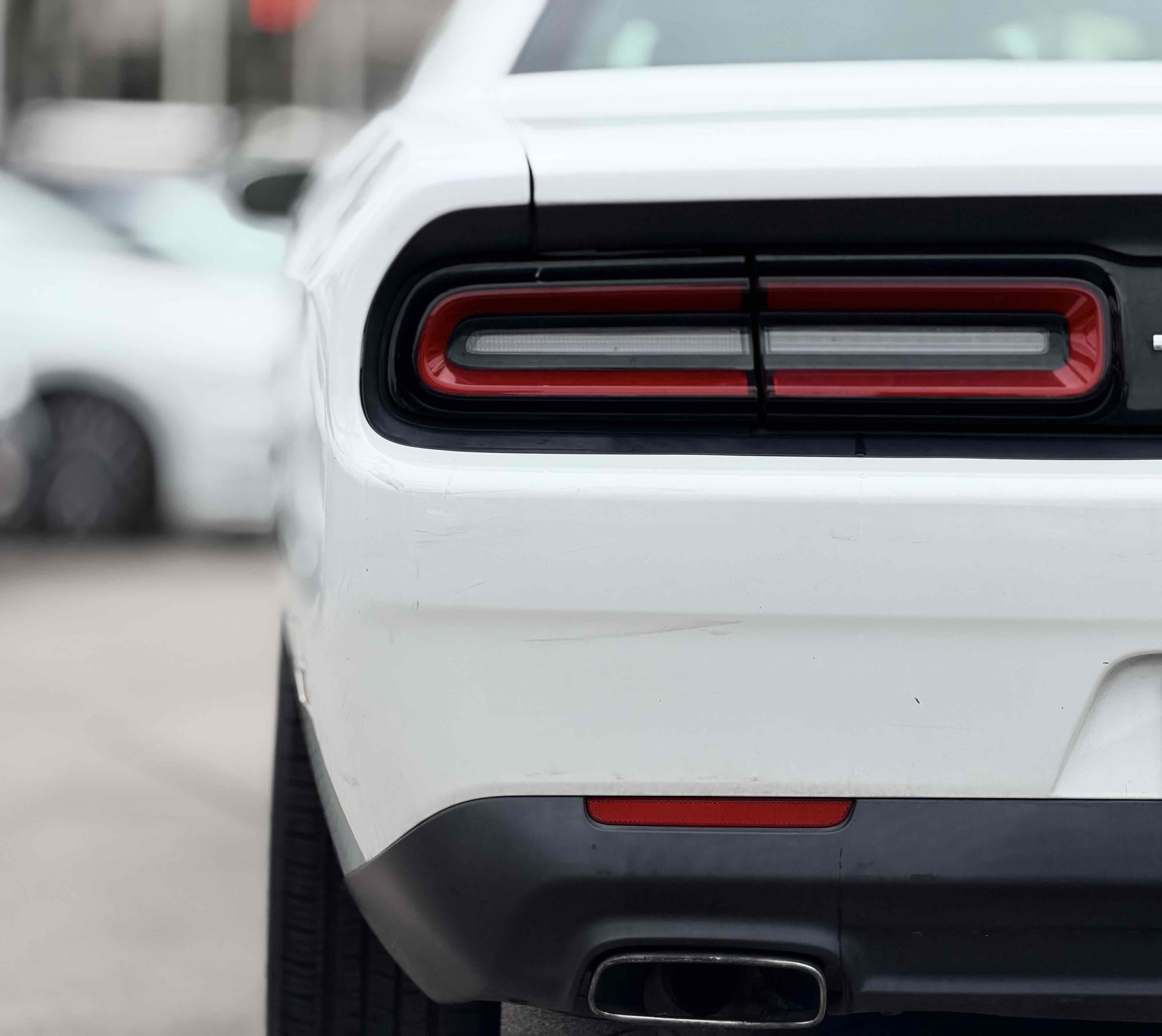 Used 2015 Dodge Challenger SXT RWD image 5