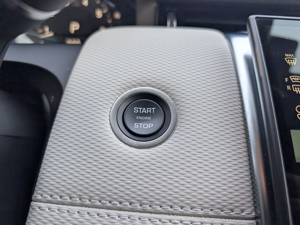 Used 2025 Land Rover Discovery Sport Dynamic SE image 17