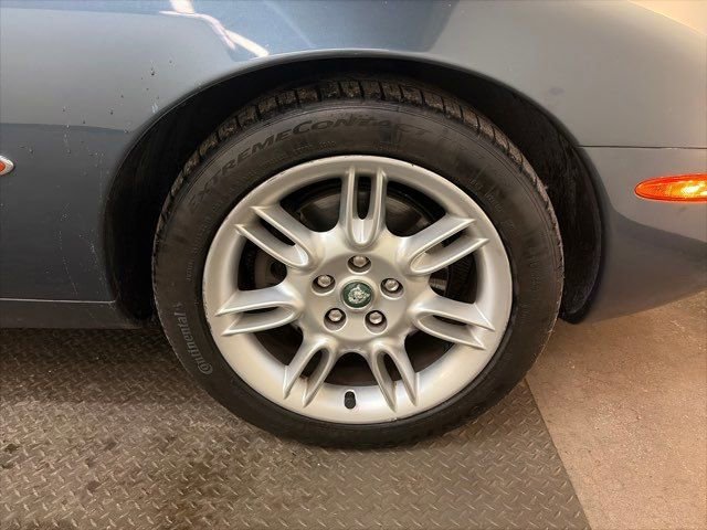 Used 2001 Jaguar XK8 Convertible image 27