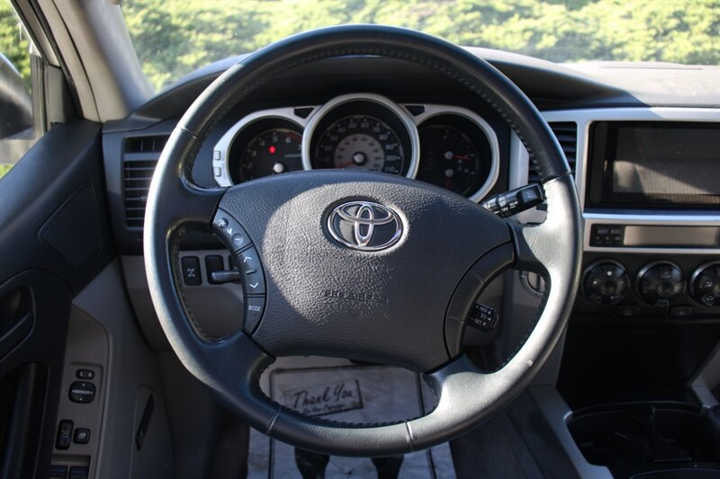 Used 2005 Toyota 4Runner SR5 AWD/4WD image 19
