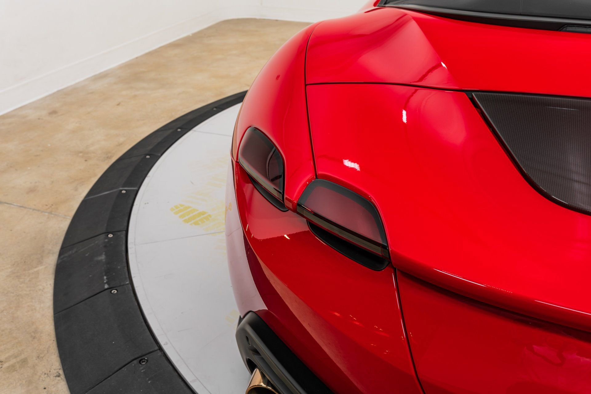 Certified 2025 Ferrari Roma Spider RWD image 55