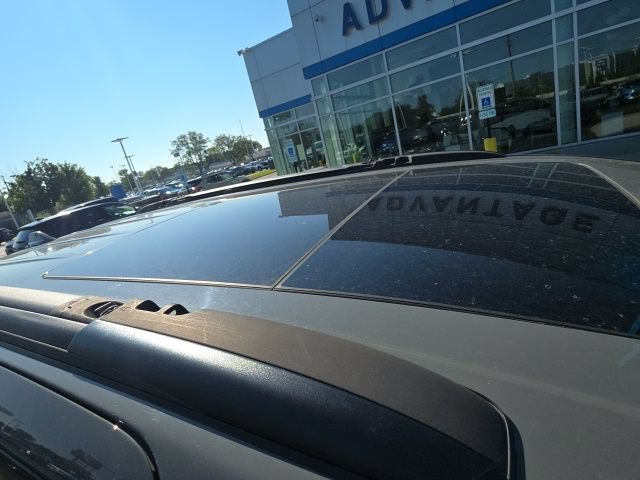 Used 2020 Chrysler Pacifica Touring-L w/ S Appearance Package FWD image 6