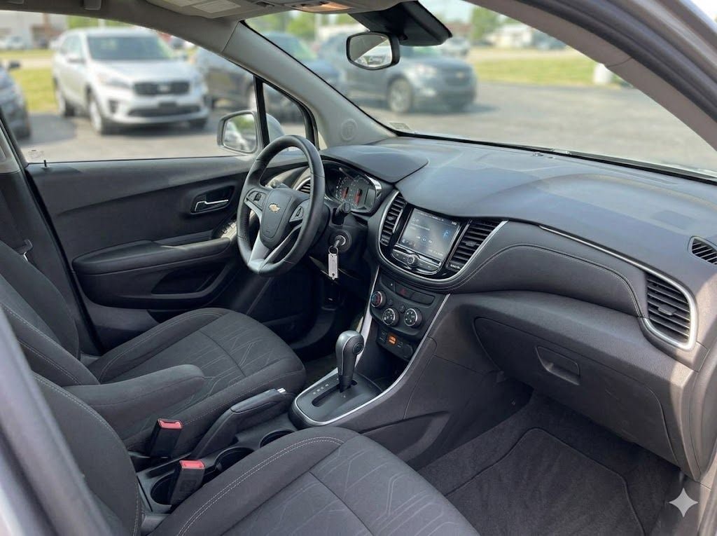 Used 2020 Chevrolet Trax LT FWD image 3