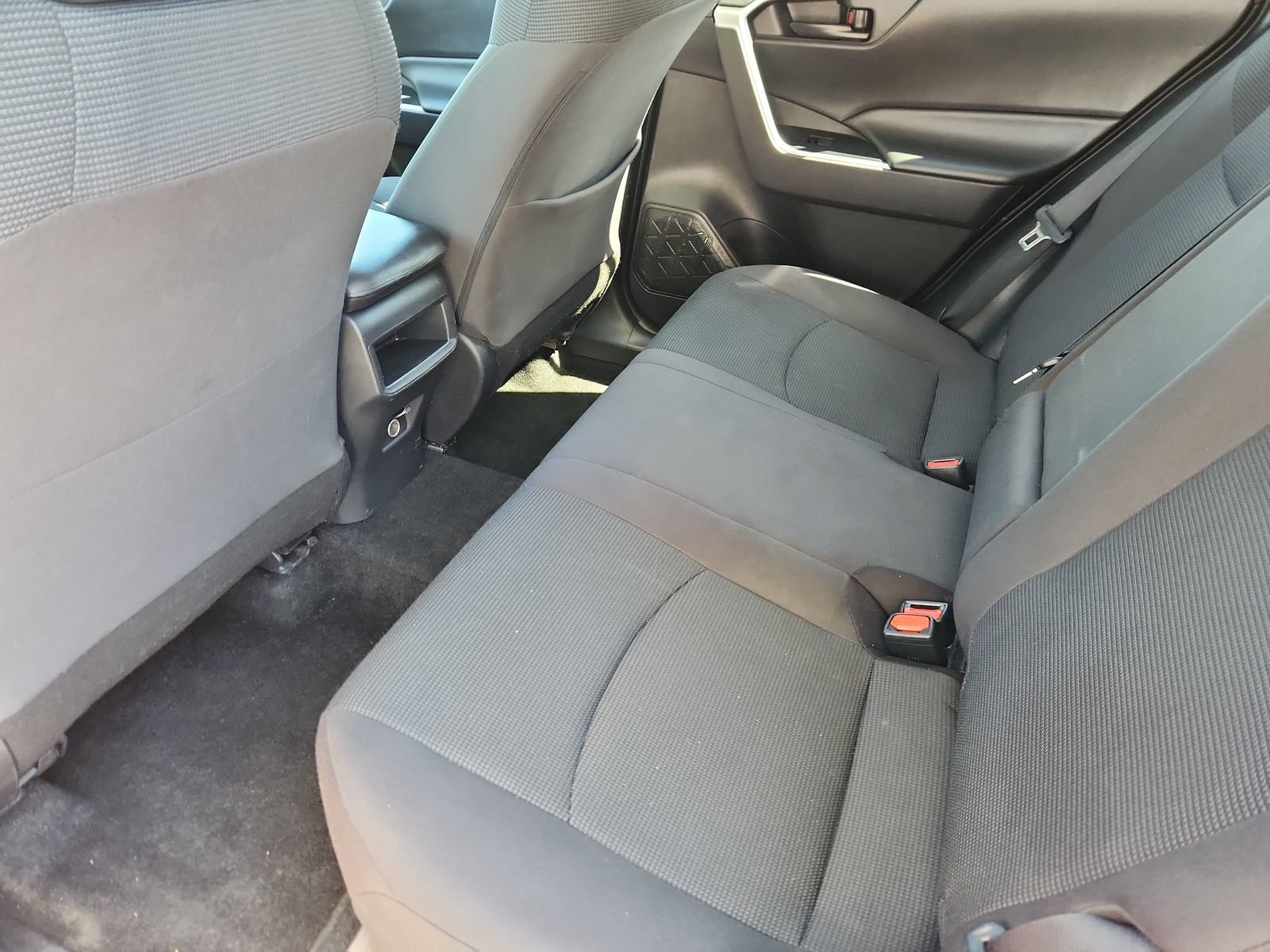 Used 2020 Toyota RAV4 LE w/ Carpet Mat Package AWD/4WD image 11