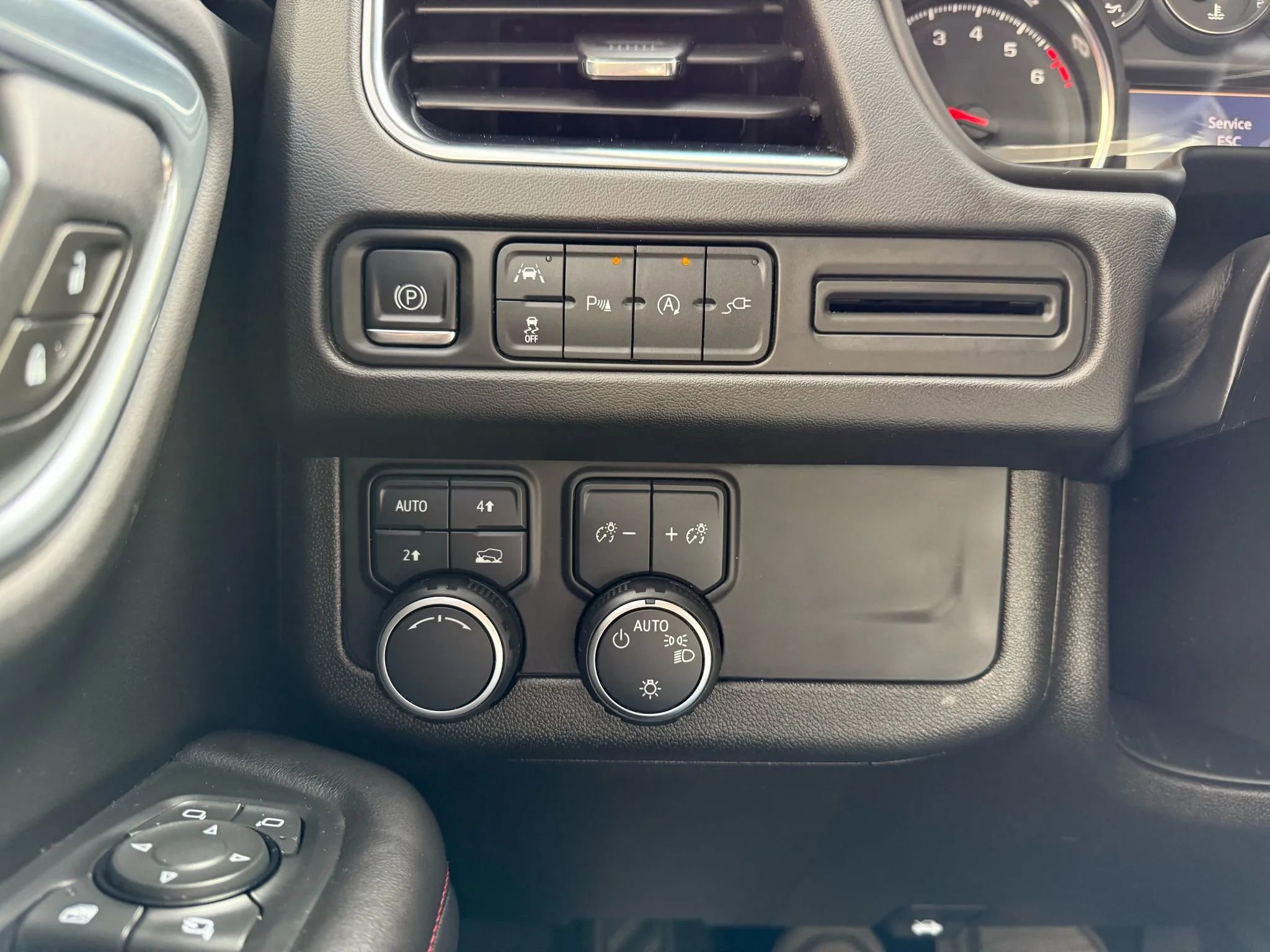 Used 2021 Chevrolet Suburban RST w/ Luxury Package image 22