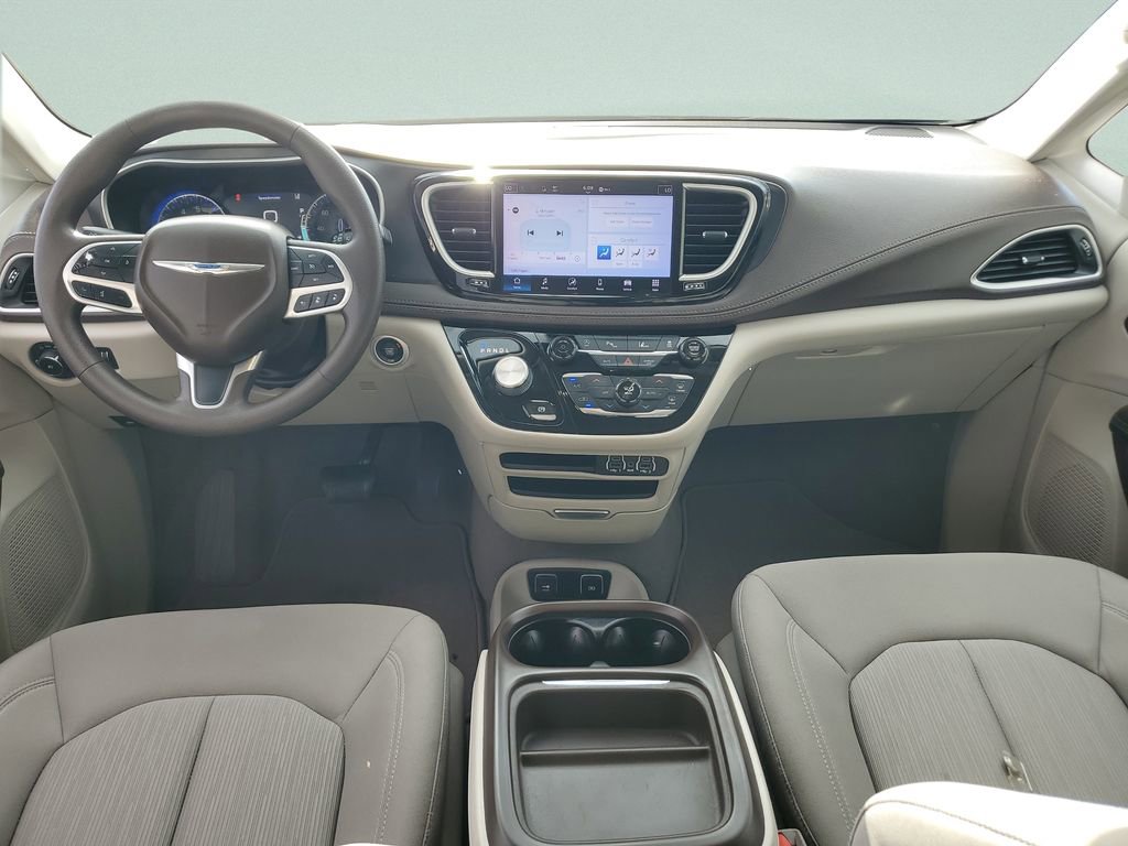 Used 2021 Chrysler Pacifica Touring image 11