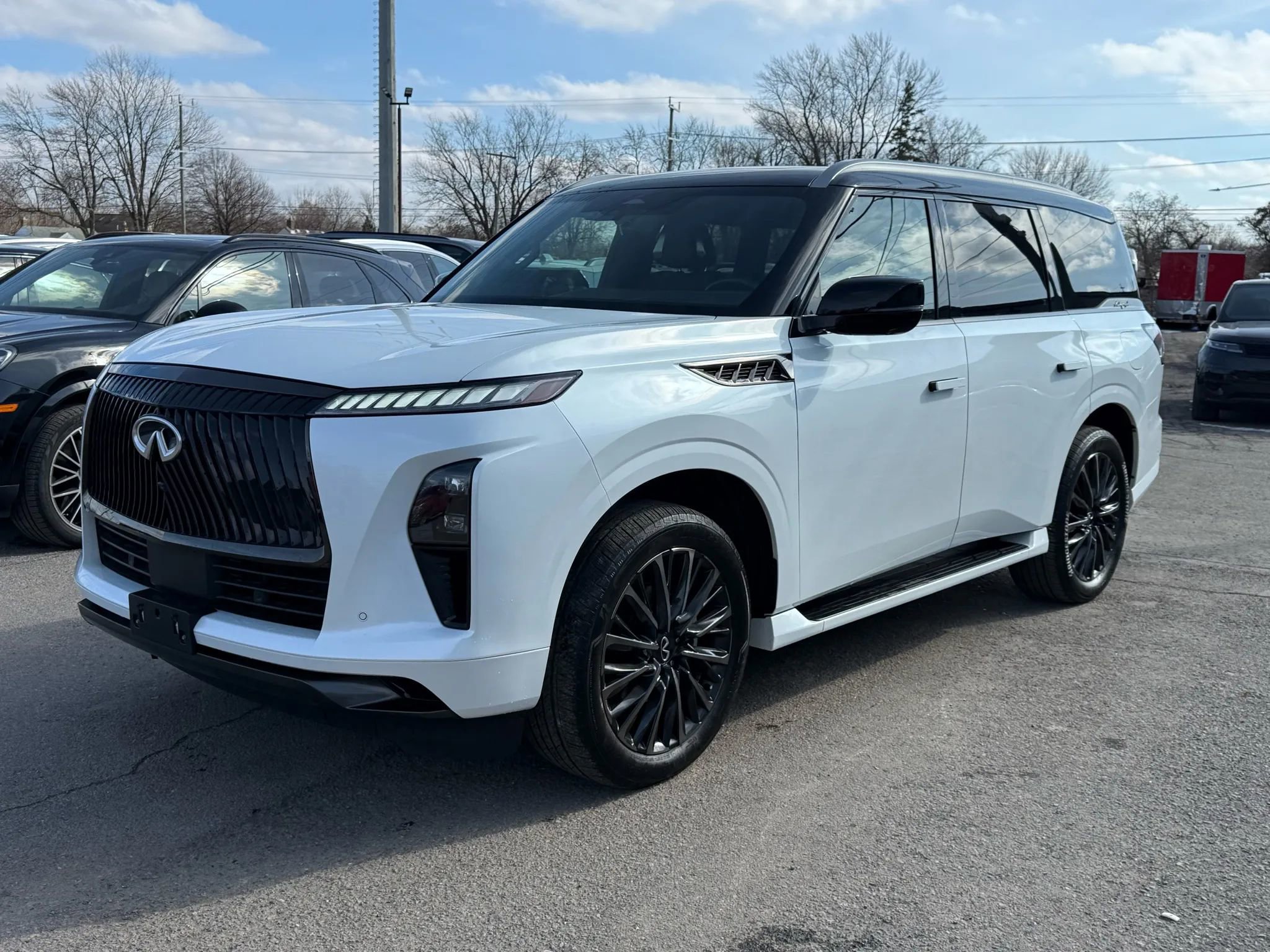 Used 2025 INFINITI QX80 Autograph image 3