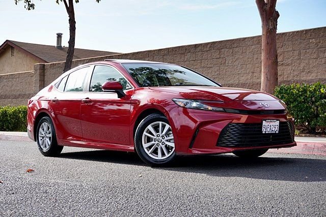 Used 2025 Toyota Camry LE w/ Convenience Package FWD image 2