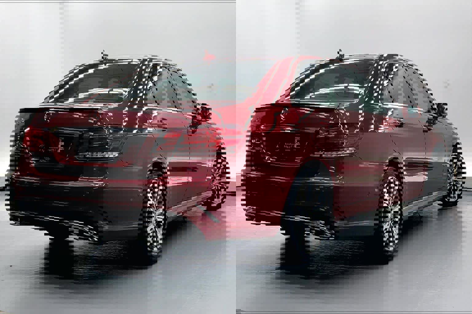 Used 2016 Mercedes-Benz E 350 Sedan image 4