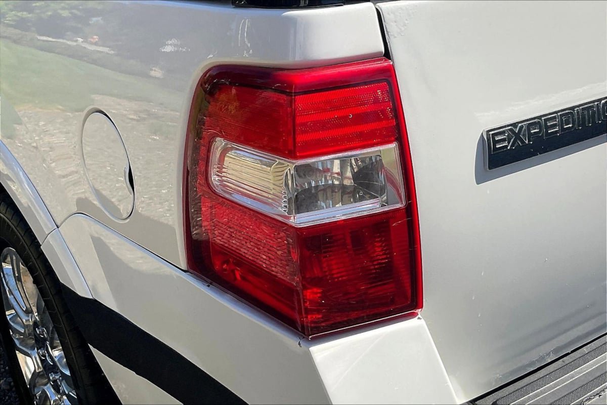 Used 2014 Ford Expedition Limited w/ Equipment Group 301A AWD/4WD image 22