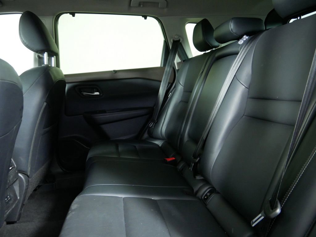 Used 2023 Nissan Rogue SV w/ SV Premium B Package AWD/4WD image 16