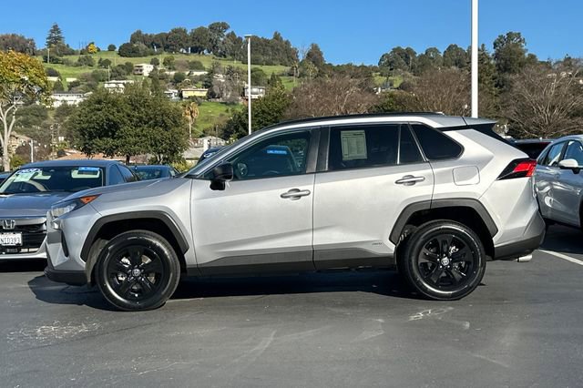 Used 2022 Toyota RAV4 LE image 6
