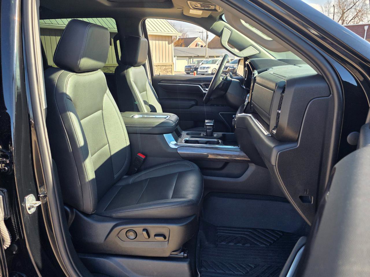 Used 2022 Chevrolet Silverado 1500 LTZ w/ LTZ Premium Package image 27