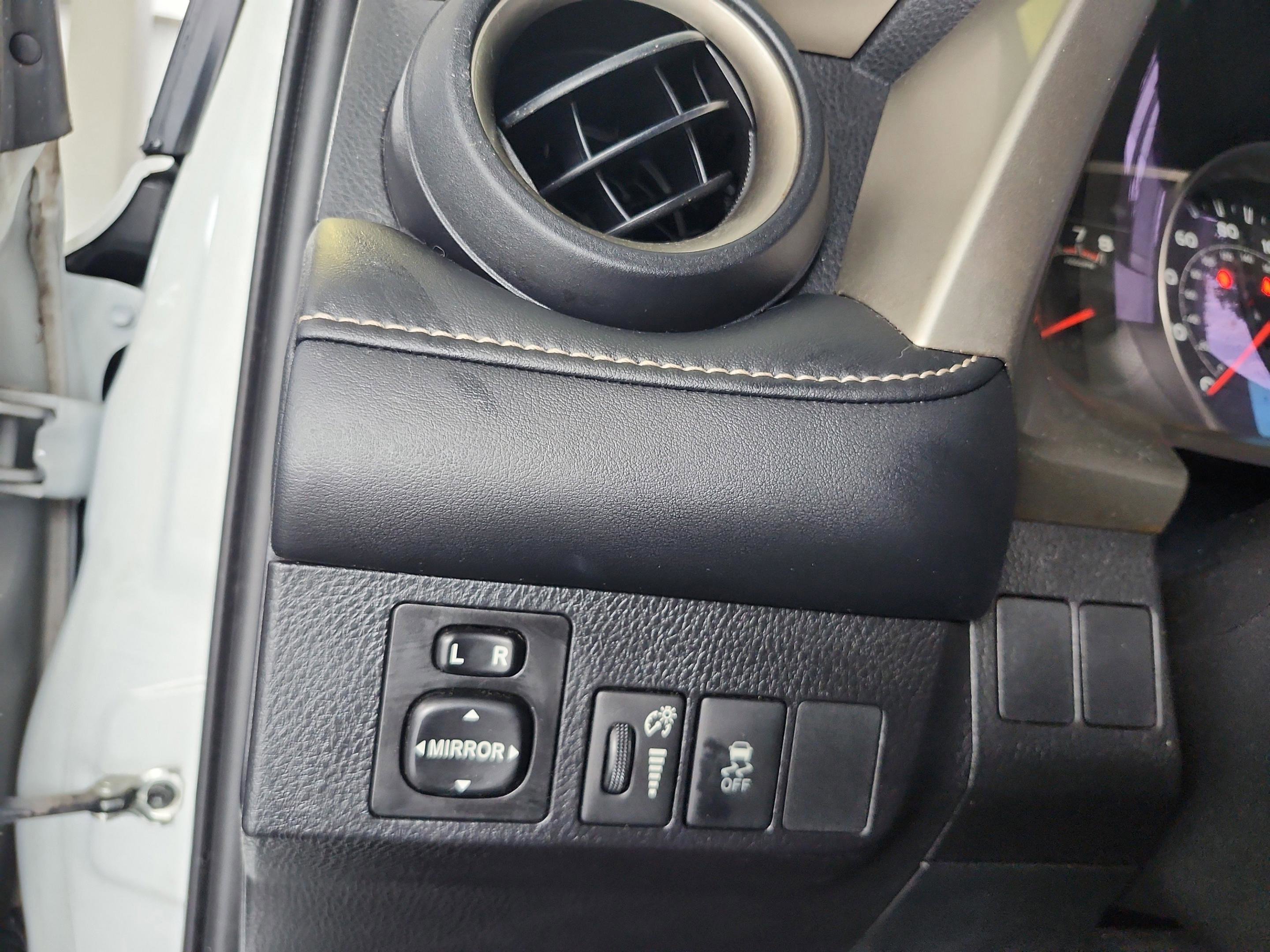 Used 2015 Toyota RAV4 XLE FWD image 12