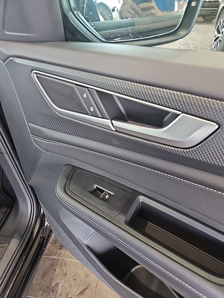 New 2026 Volkswagen Atlas Cross Sport SEL R-Line image 12