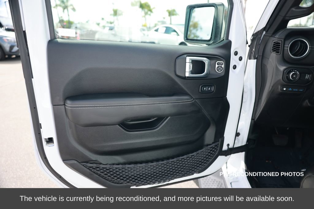 Used 2023 Jeep Wrangler Unlimited Sahara w/ Cold Weather Group image 18