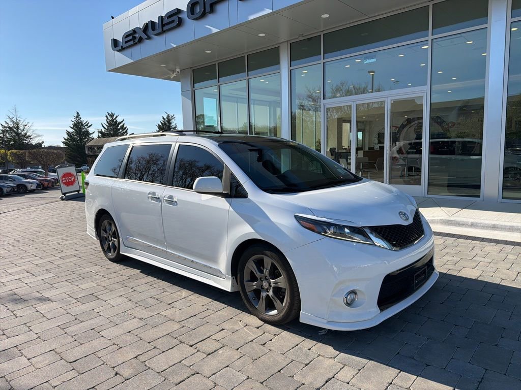 Used 2016 Toyota Sienna SE Premium w/ Protection Package image 4