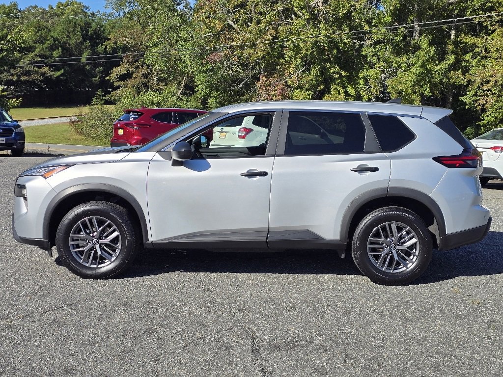 Used 2024 Nissan Rogue S image 23