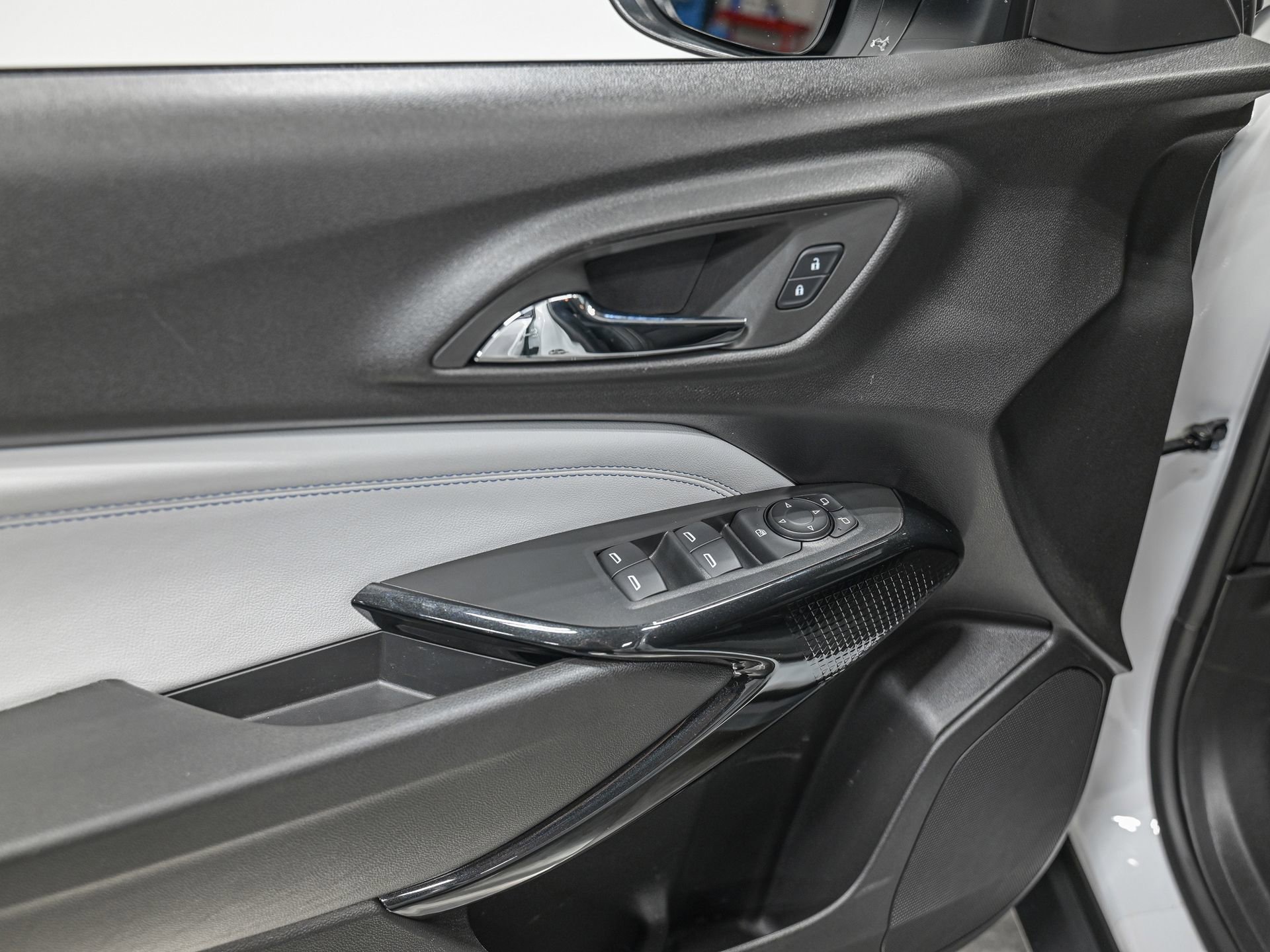 Used 2024 Chevrolet Trax LT FWD image 15