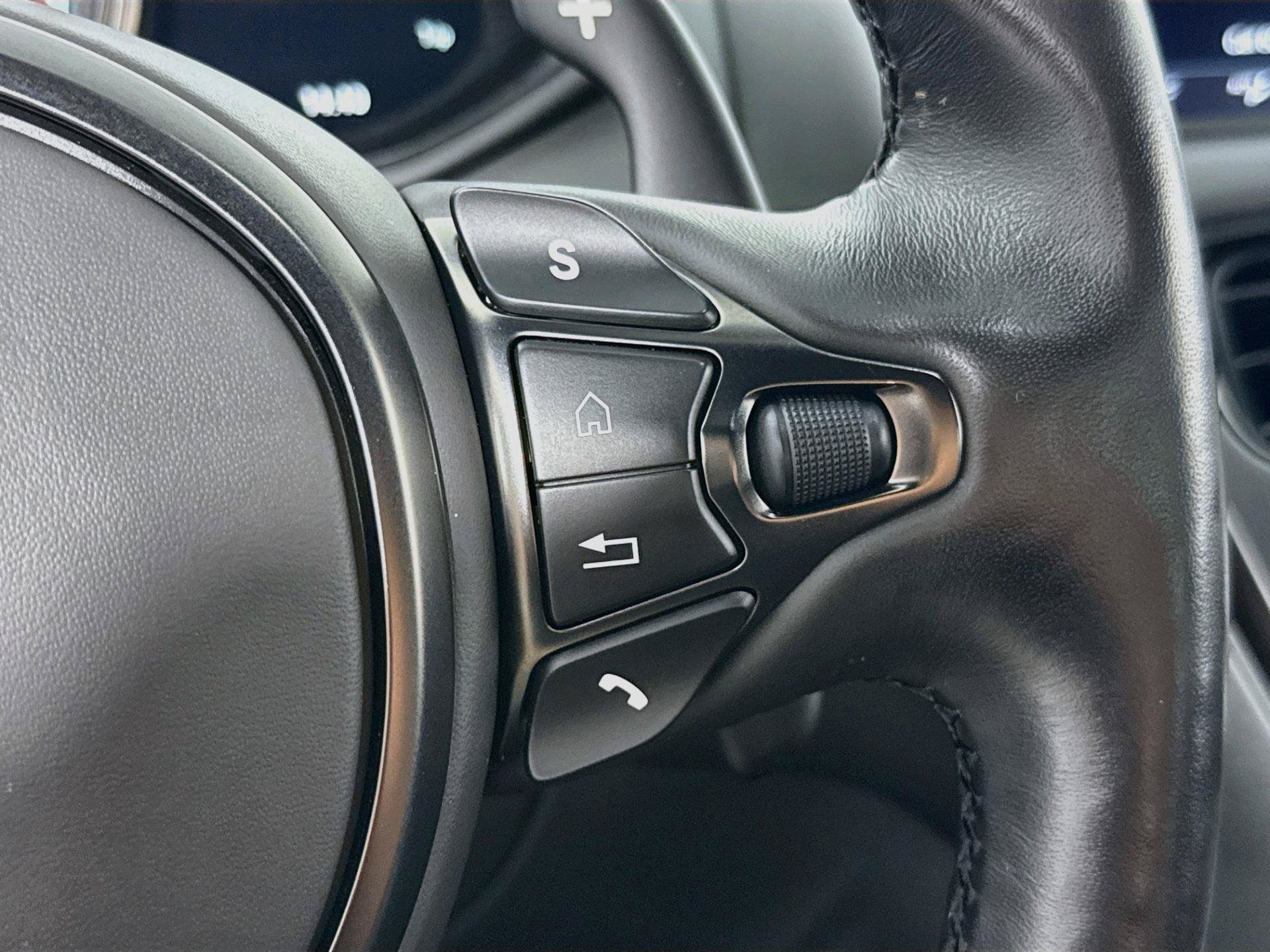 Used 2020 Aston Martin DB11 Coupe RWD image 26