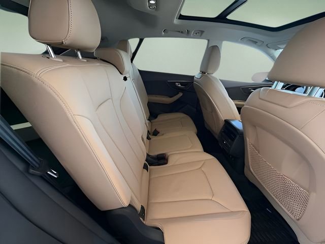 Used 2025 Audi Q8 Premium image 37