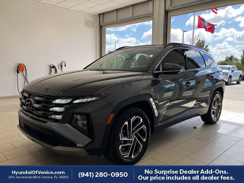 Used 2025 Hyundai Tucson Limited AWD/4WD image 8