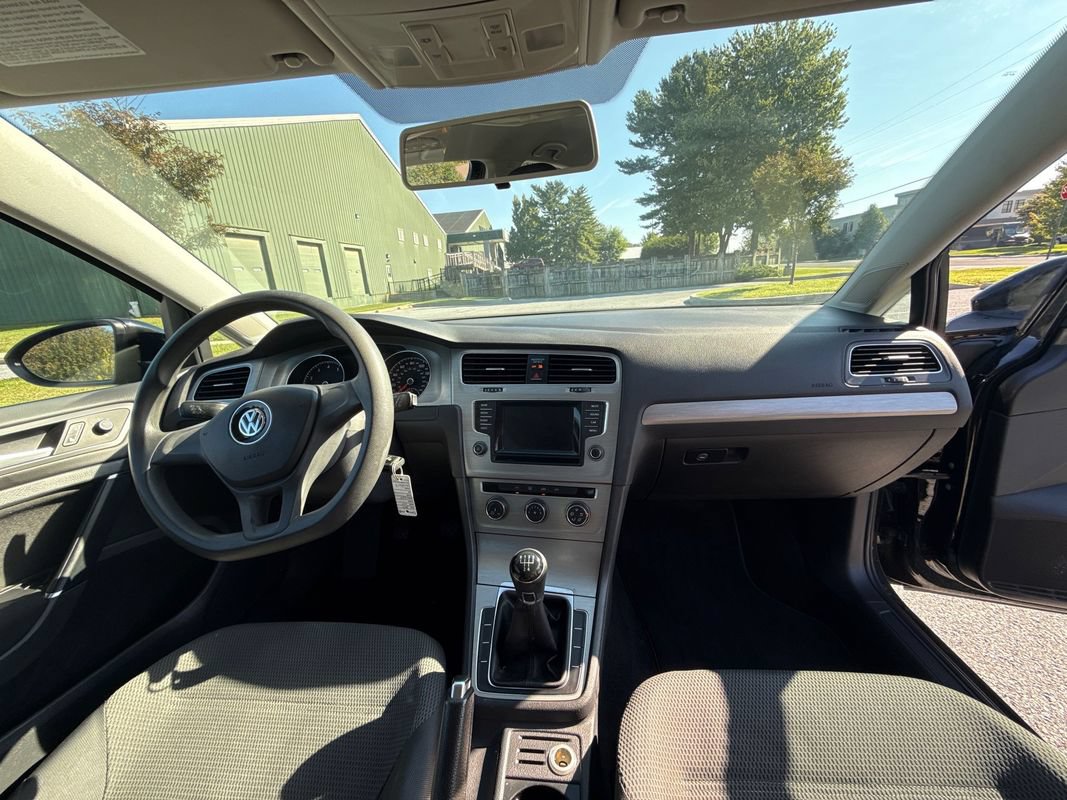 Used 2015 Volkswagen Golf Launch Edition FWD image 15
