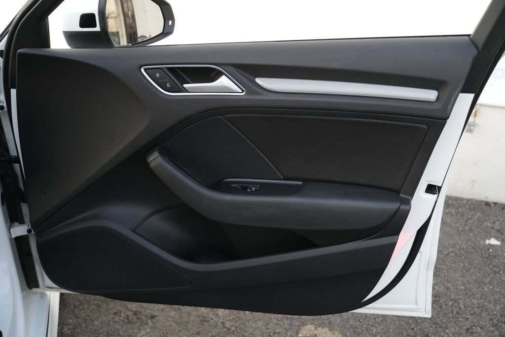 Used 2016 Audi A3 e-tron Premium Plus image 34