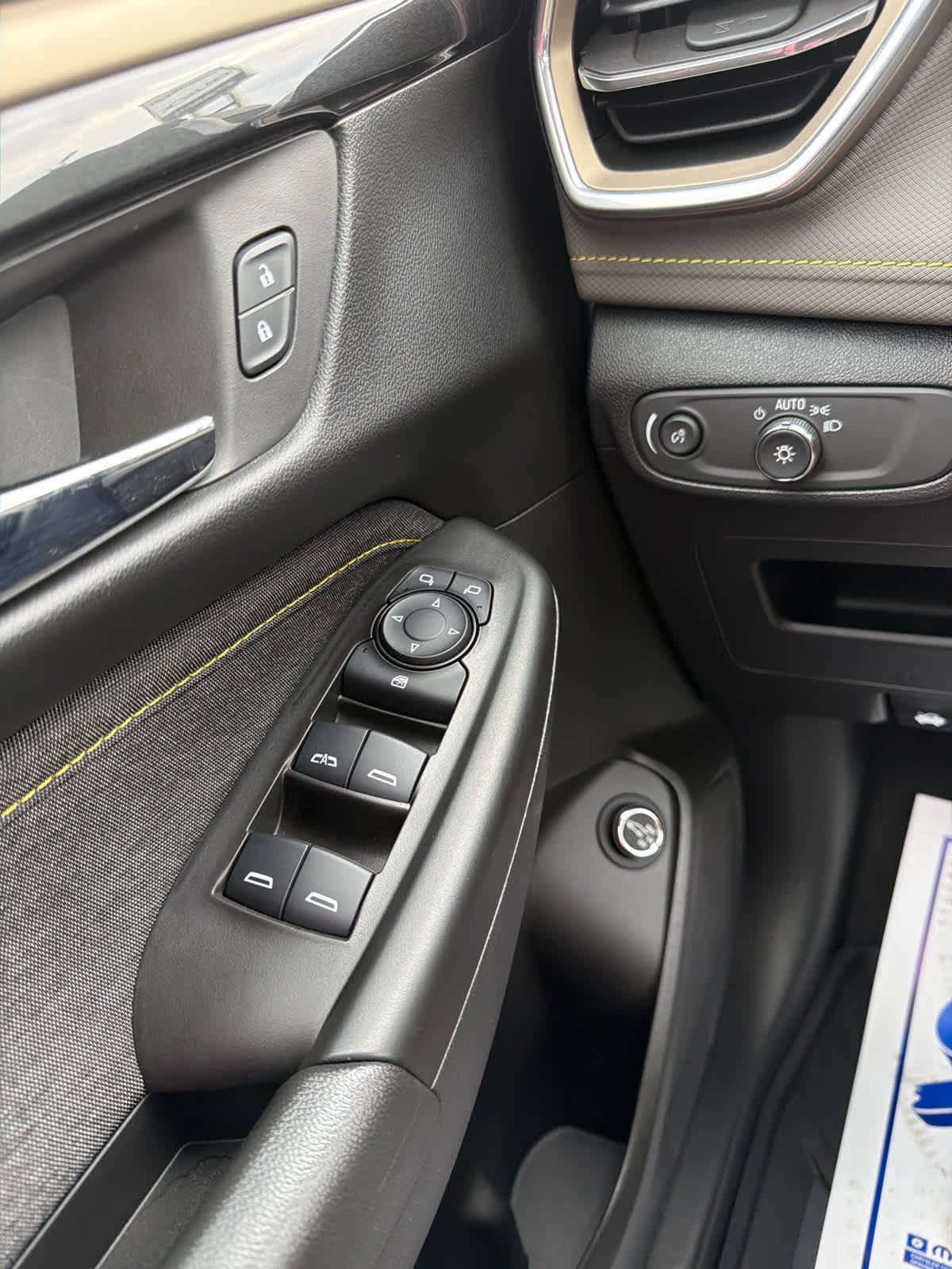 Used 2025 Chevrolet TrailBlazer ACTIV w/ Convenience Package FWD image 17