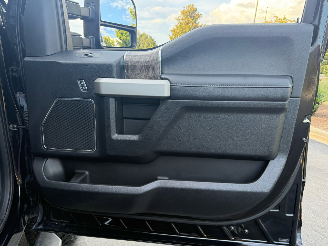 Used 2017 Ford F250 Lariat w/ Lariat Value Package image 27