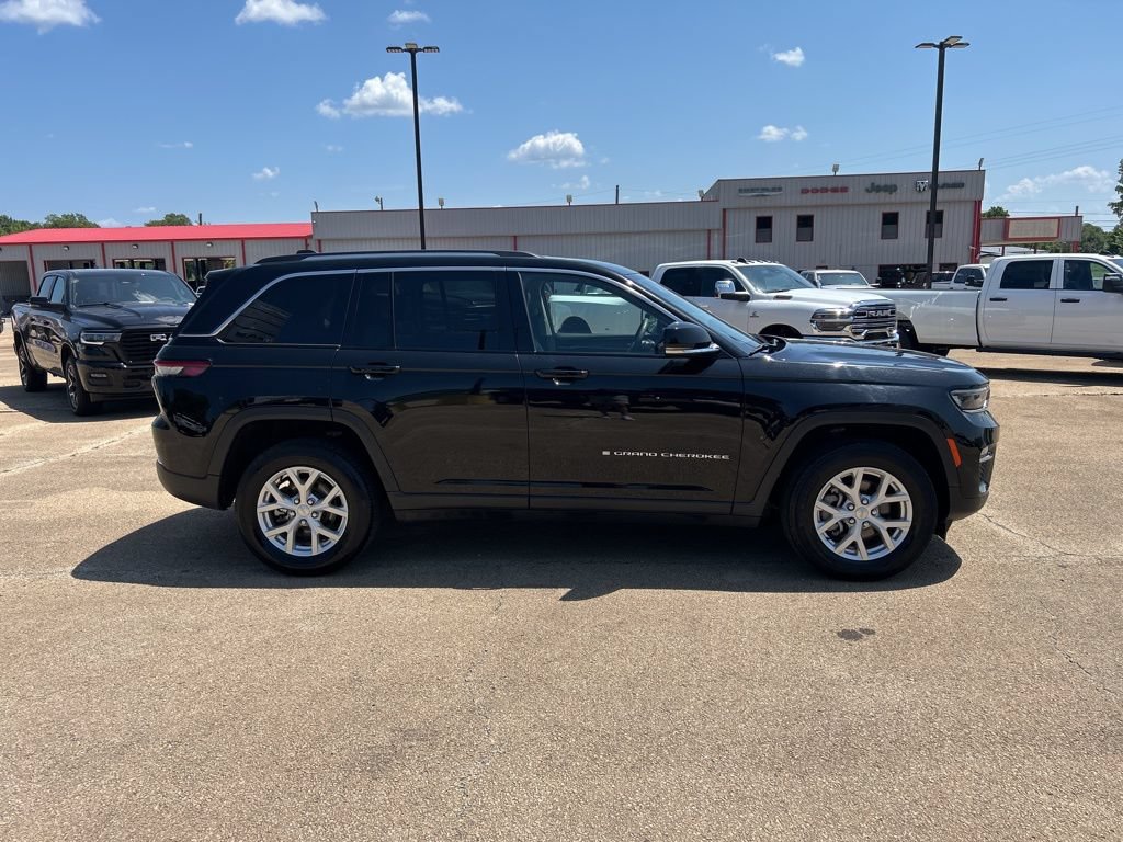 Used 2023 Jeep Grand Cherokee Limited AWD/4WD image 6