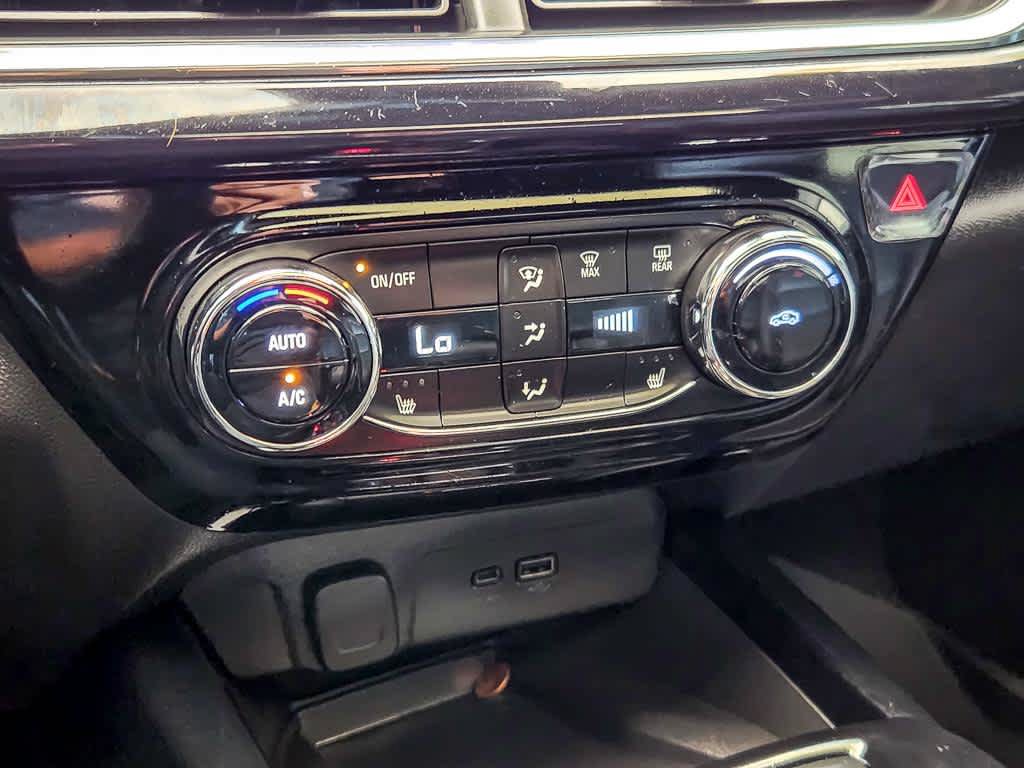Used 2025 Chevrolet Trax RS w/ Sunroof Package FWD image 18
