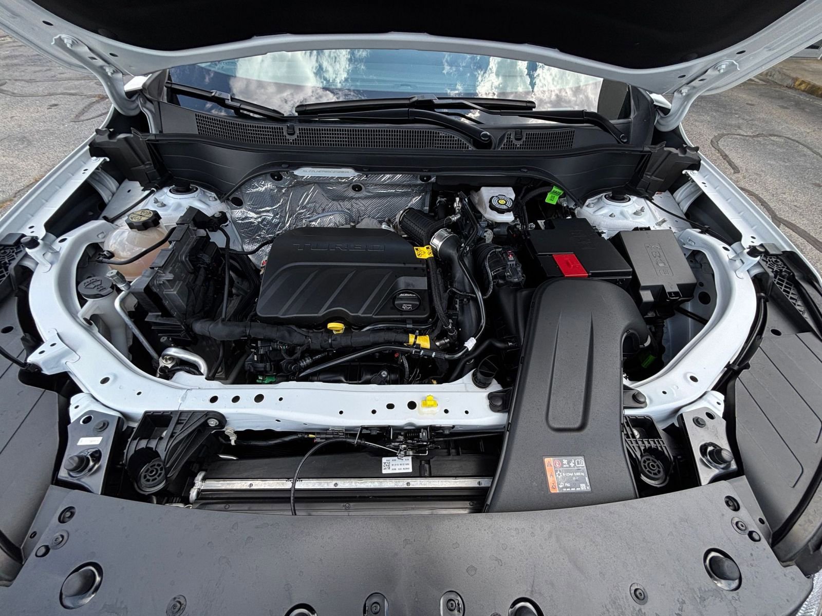 Used 2025 Chevrolet Trax LT FWD image 32