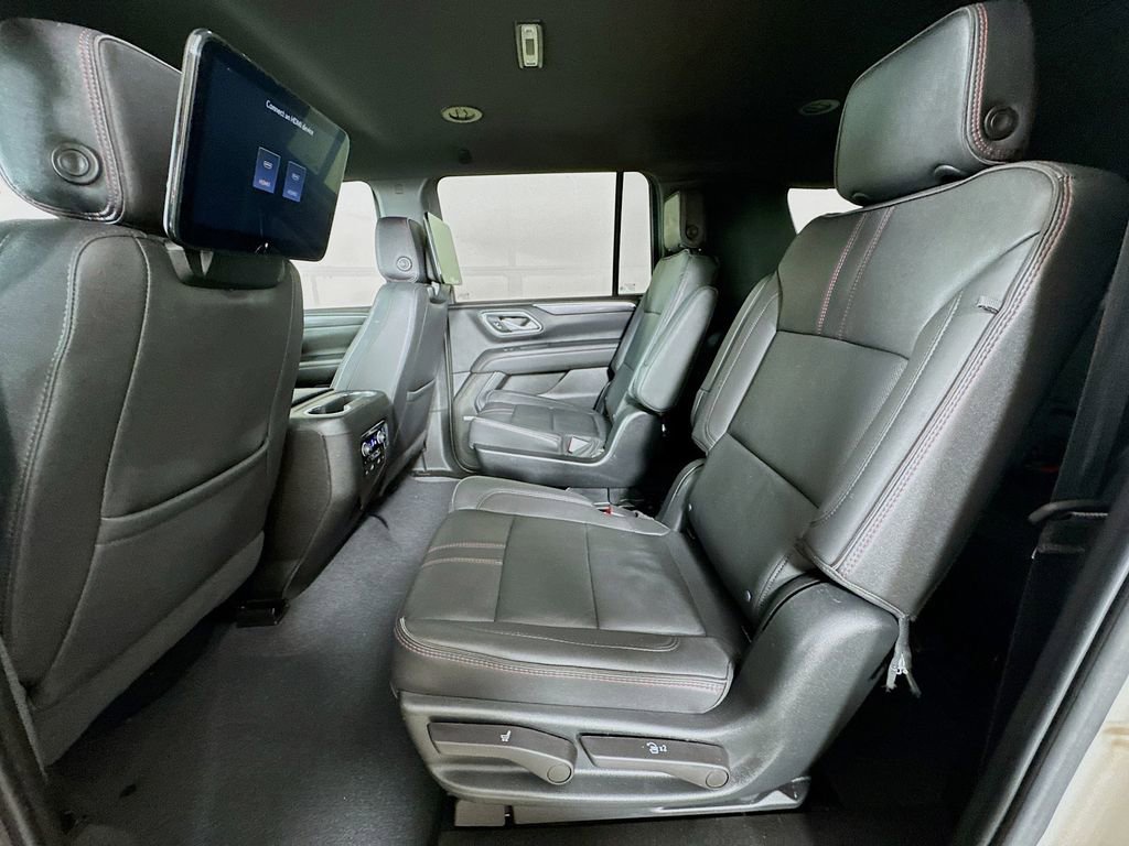 Used 2023 Chevrolet Suburban RST w/ Luxury Package image 27