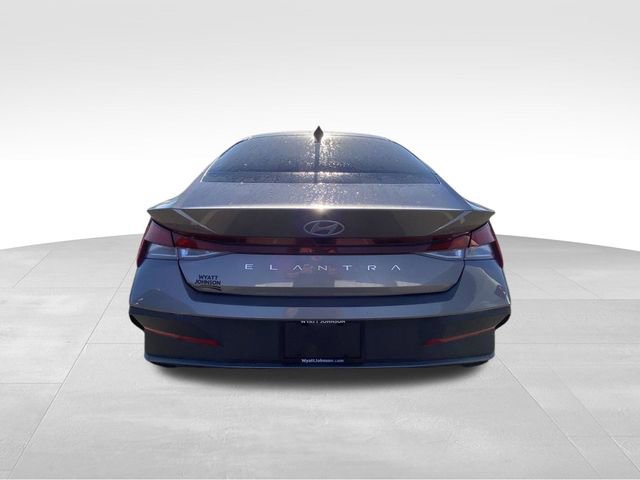 Used 2024 Hyundai Elantra SEL FWD image 10
