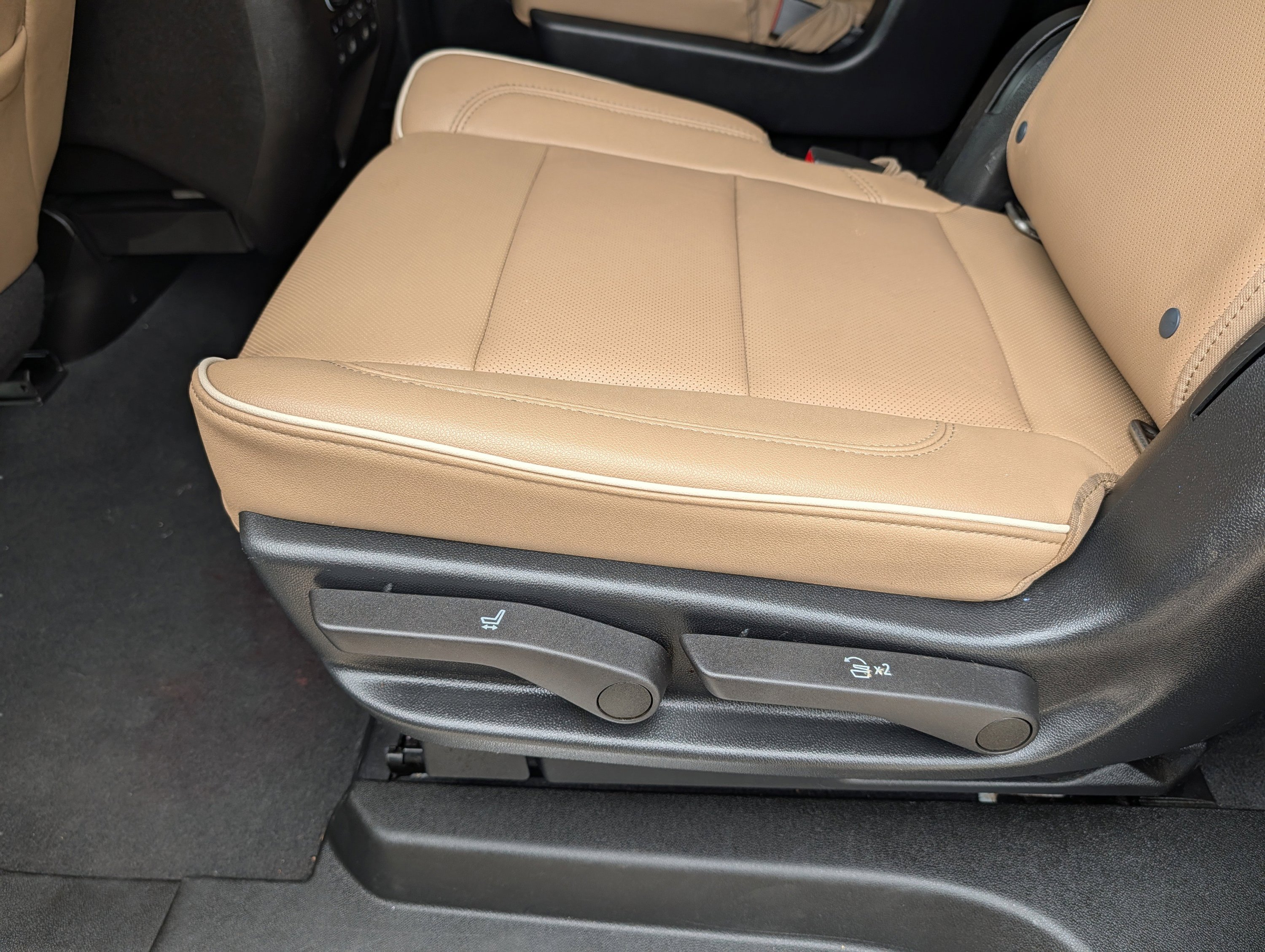 Used 2022 Chevrolet Suburban Premier w/ Max Trailering Package AWD/4WD image 23