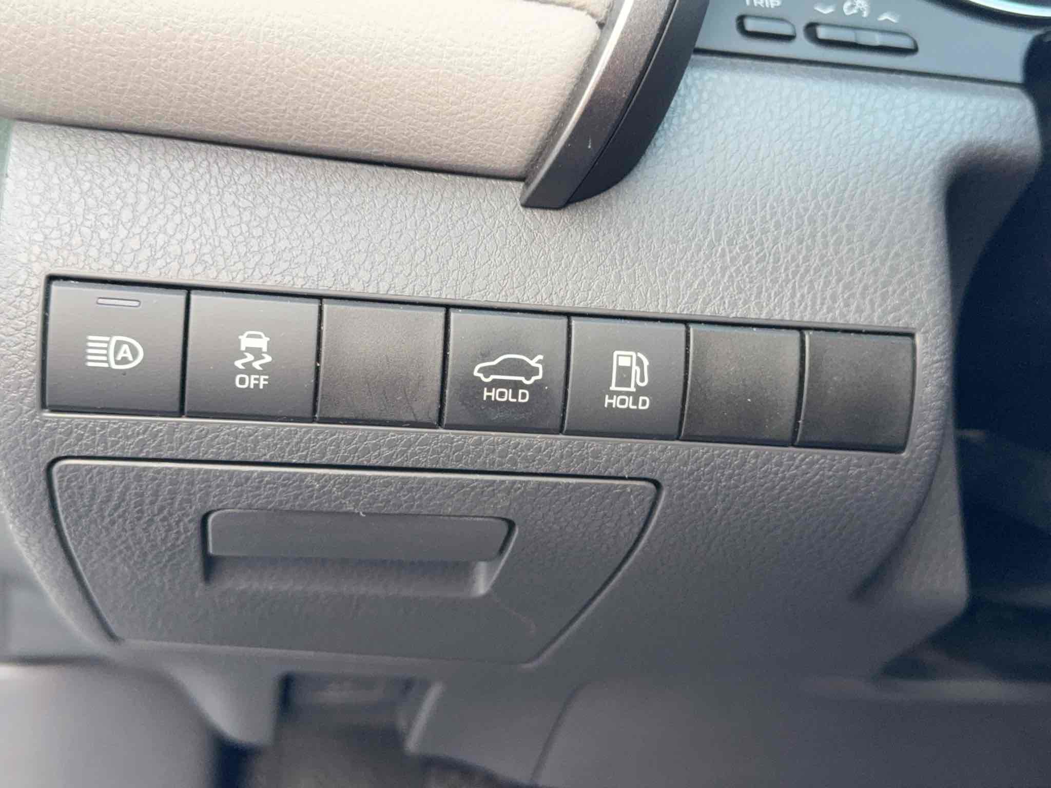 Used 2019 Toyota Camry LE image 89