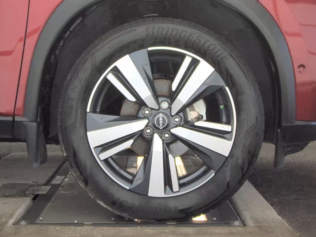 Used 2023 Nissan Rogue SL w/ SL Premium Package image 10