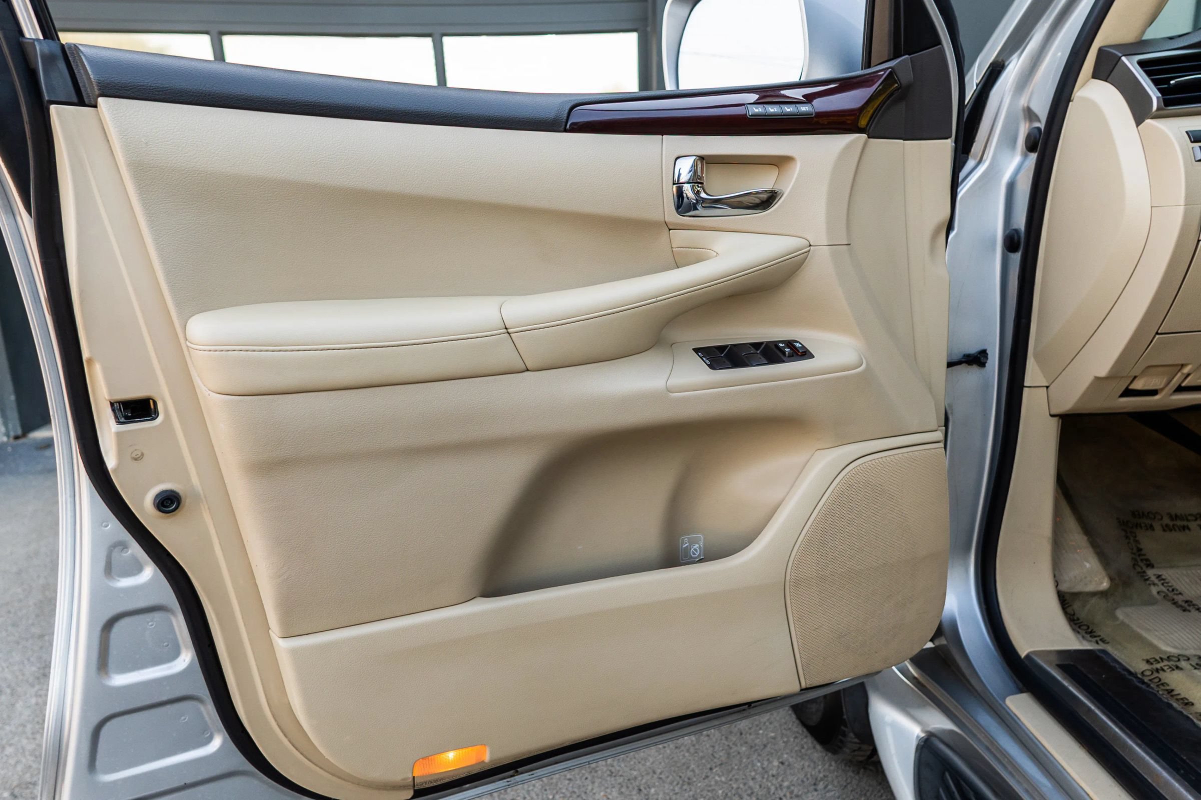 Used 2013 Lexus LX 570 4WD image 9