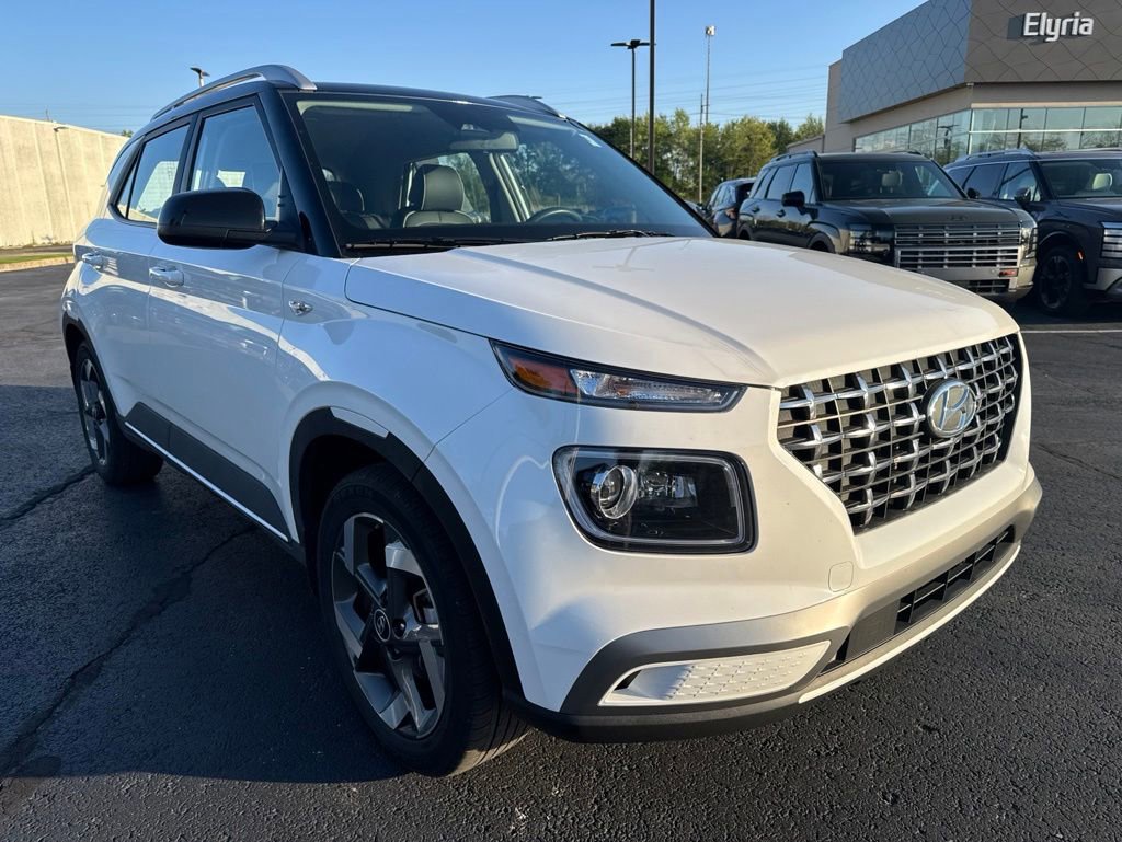 Used 2023 Hyundai Venue Limited FWD image 3