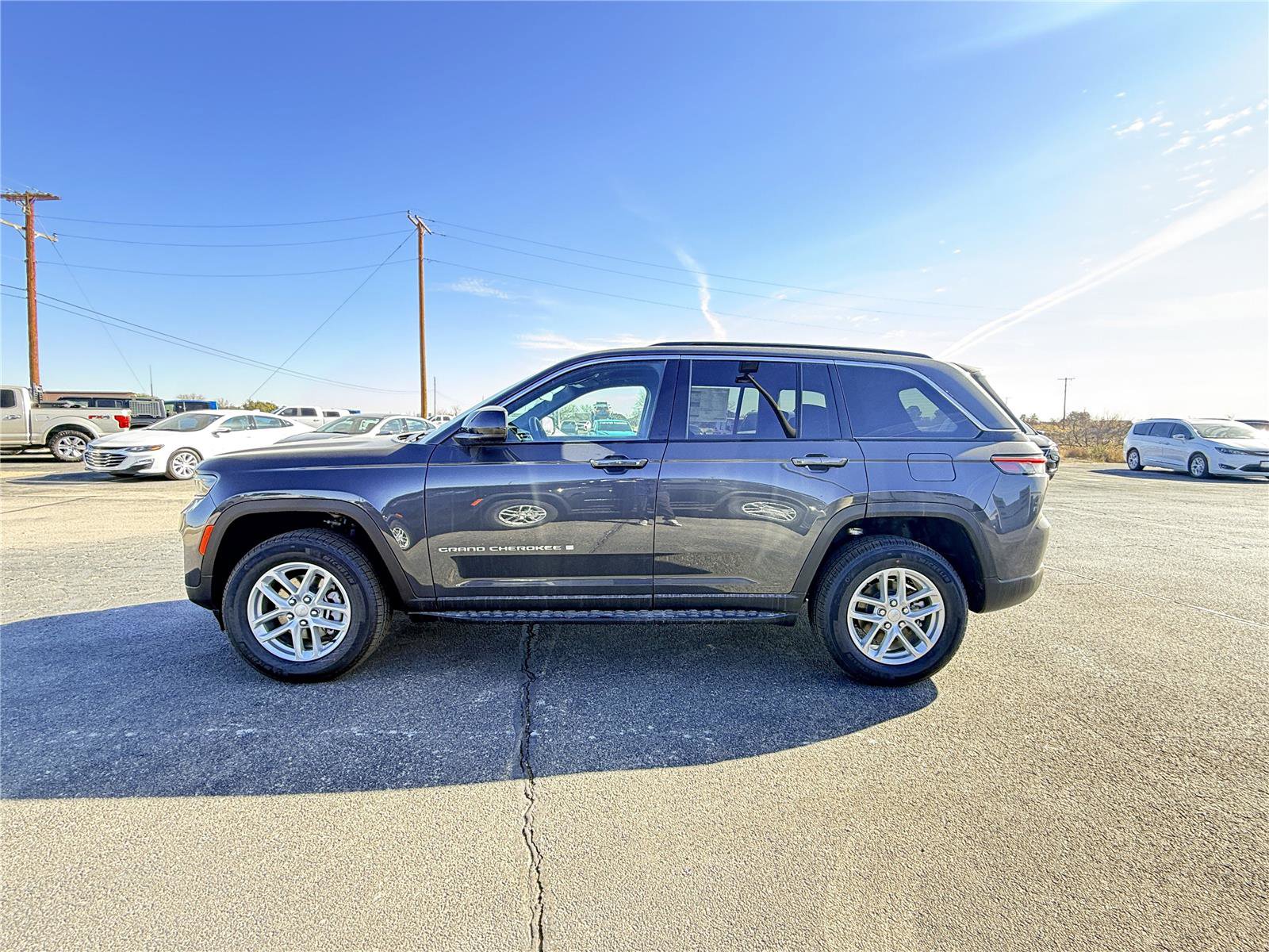 New 2025 Jeep Grand Cherokee Laredo X w/ Luxury Tech Group I AWD/4WD image 8