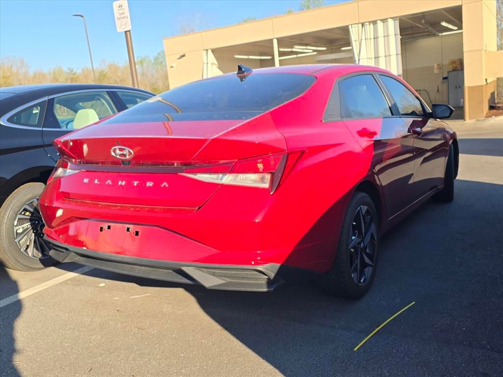 Certified 2023 Hyundai Elantra SEL w/ Convenience Package image 3