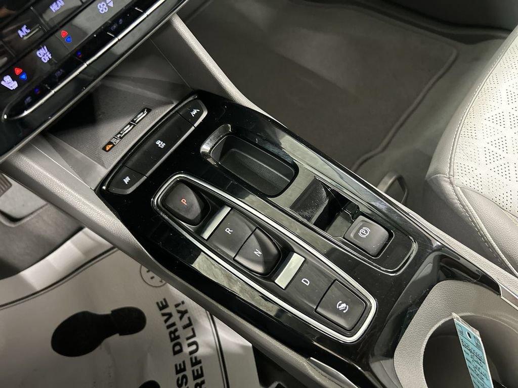 Certified 2023 Chevrolet Bolt EUV Premier w/ Sun & Sound Package FWD image 17