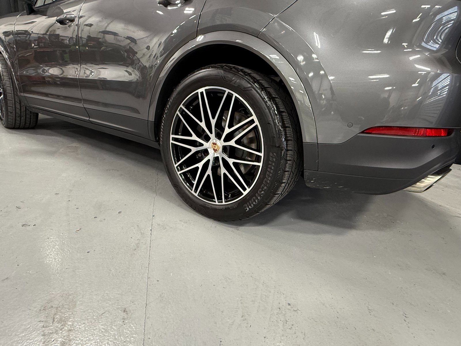 Certified 2025 Porsche Cayenne image 11