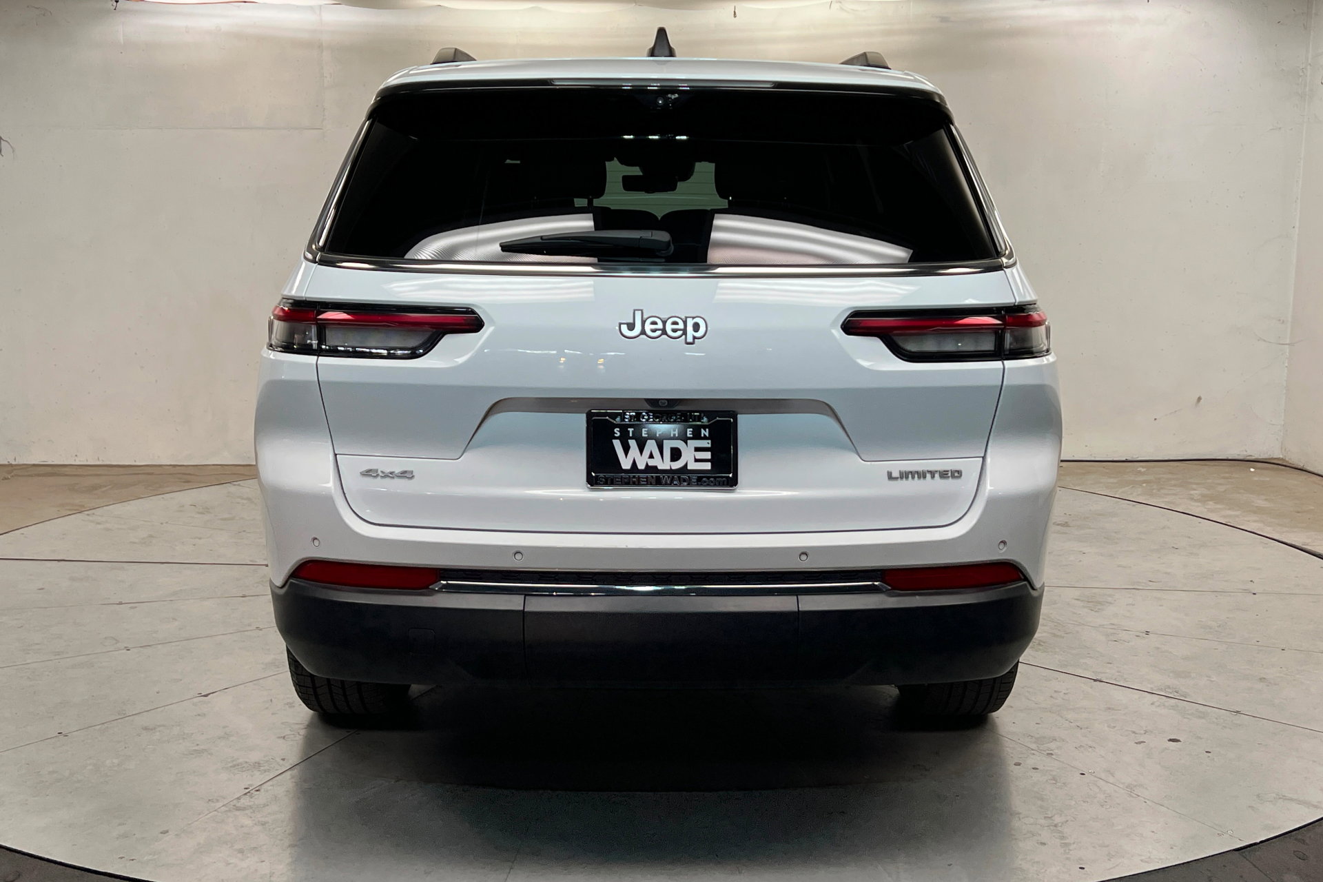 Used 2024 Jeep Grand Cherokee L Limited w/ Luxury Tech Group II image 4