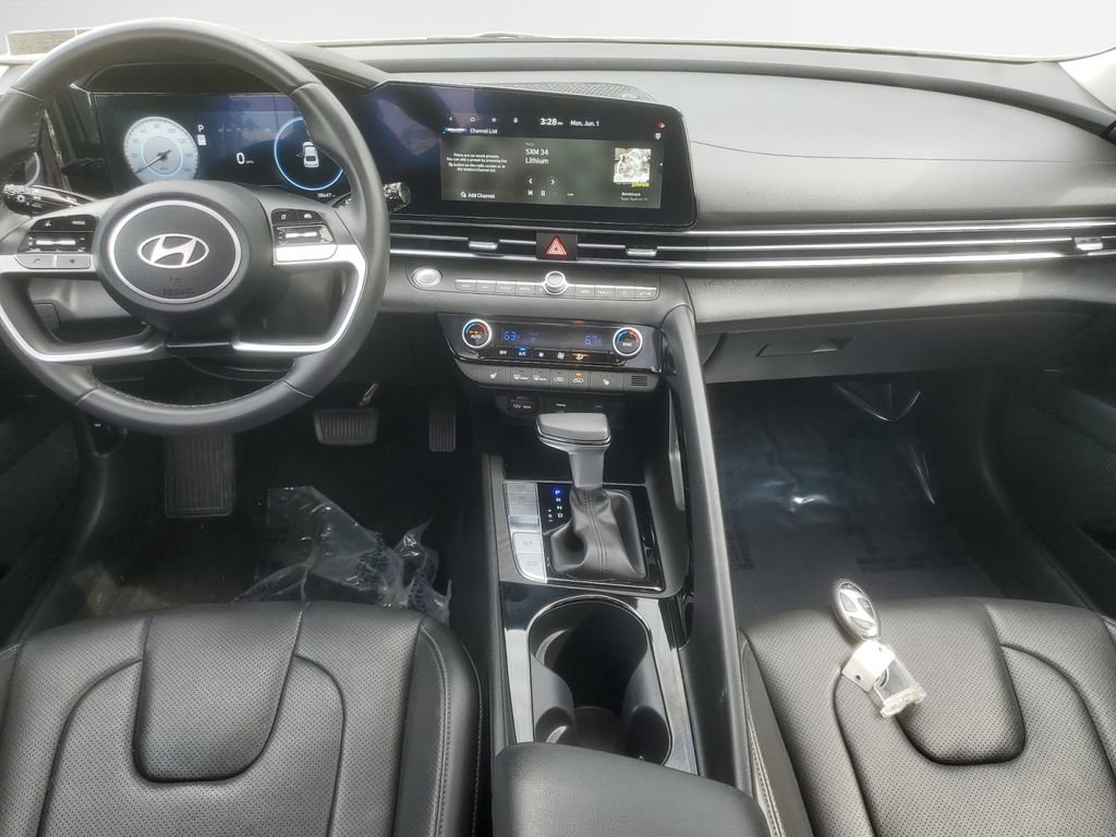 Used 2025 Hyundai Elantra Limited FWD image 22