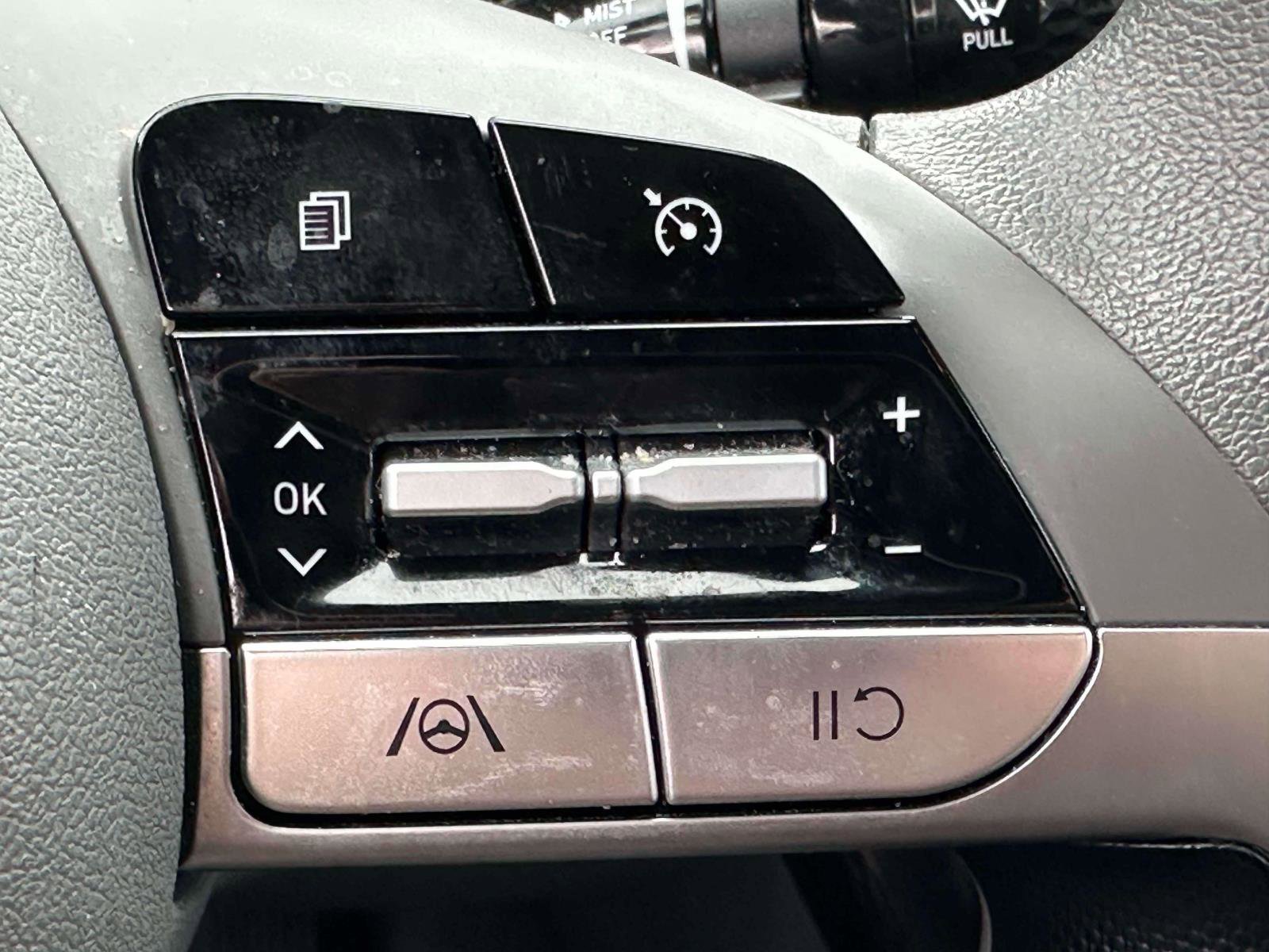 Used 2023 Hyundai Elantra Blue w/ Cargo Package image 19